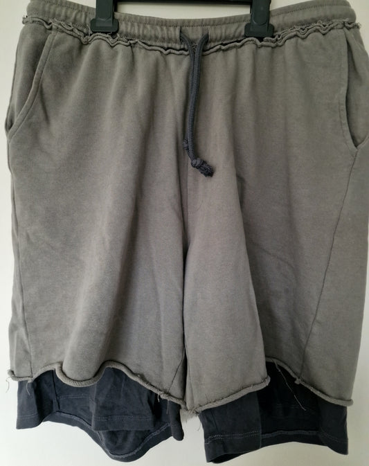 PRE-OWNED DOUBLE LAYERED SHORTS SIZE SMALL