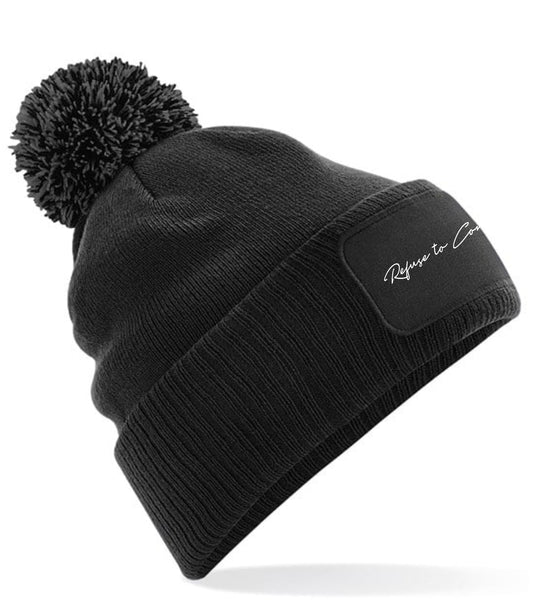 SIGNATURE BOBBLE HAT